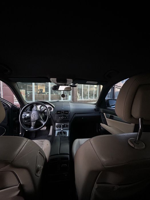 Mercedes-Benz C-220