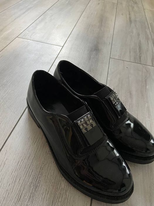 Туфлі чорного кольору