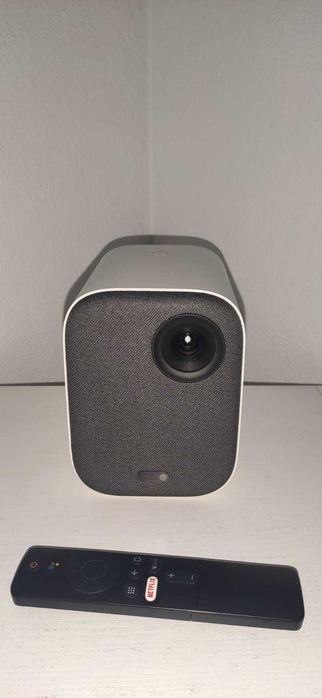 Xiaomi Mi Smart Projector 2 + Tela 120 polegadas (elétrica)