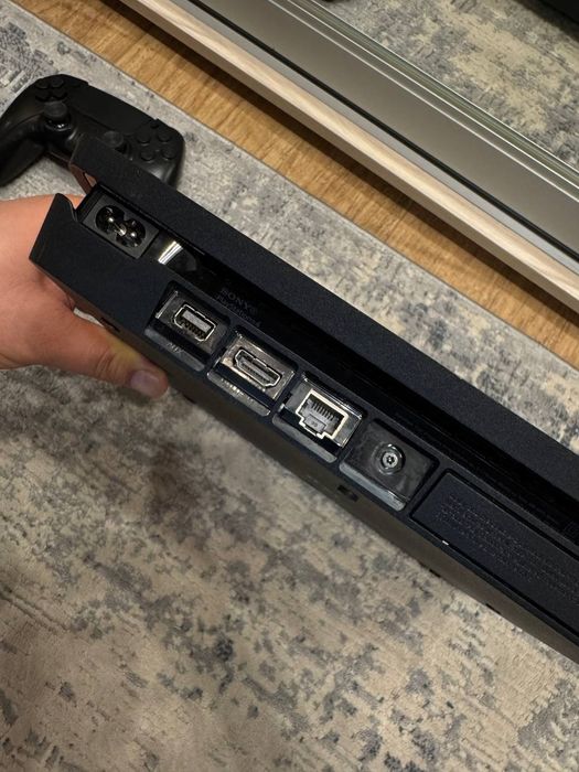 Sony PlayStation 4 slim 512 GB 2 геймпади
