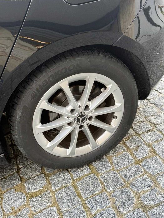 Mercedes A180 em excelente estado, revisões feitas na marca.