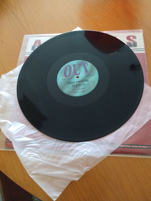 Maxi single dos rod heróis.