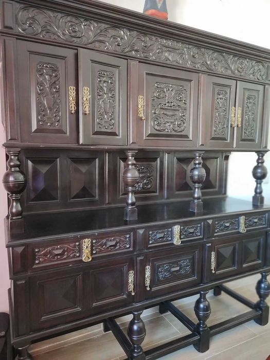 Mobília em pau preto com mais de 100 anos