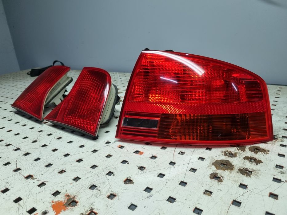 Lampy Tył Audi A4 B7 Sedan  Lampa  Prawa + klapy 3szt