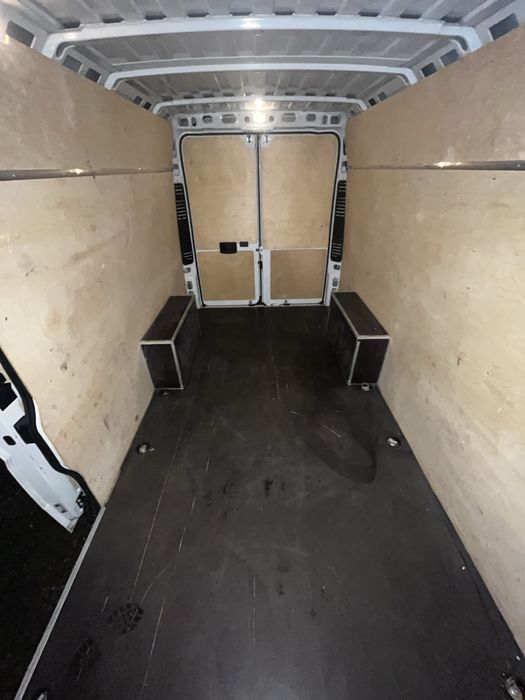 Wynajem aut dostawczych i odobowych