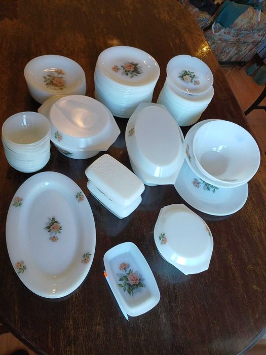 Serviço loiça, Pyrex, branco c rosas / 28 peças - Arcopal France