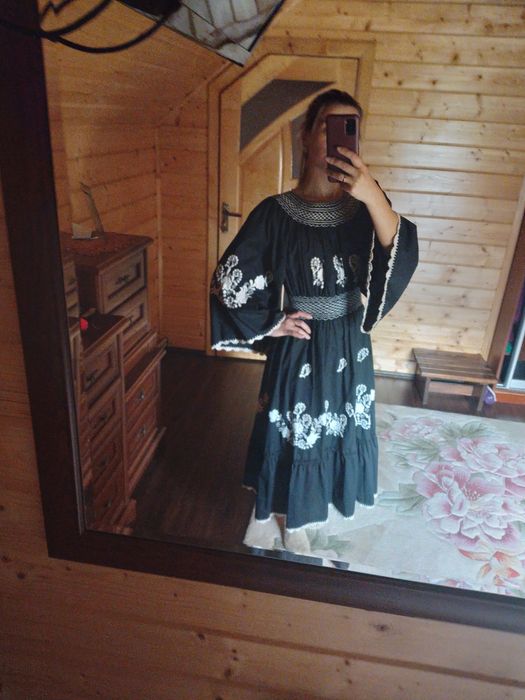 Шикарне вишите плаття