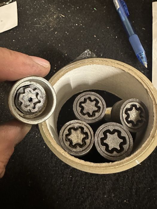 Секретні болти vw golf,skoda octavia,seat m14*1,5