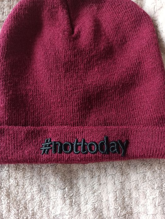 Czapka damska wiśniowa