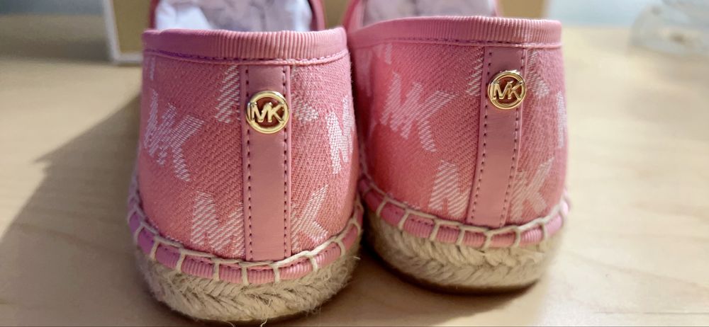 Alpercatas Michael Kors cor de rosa