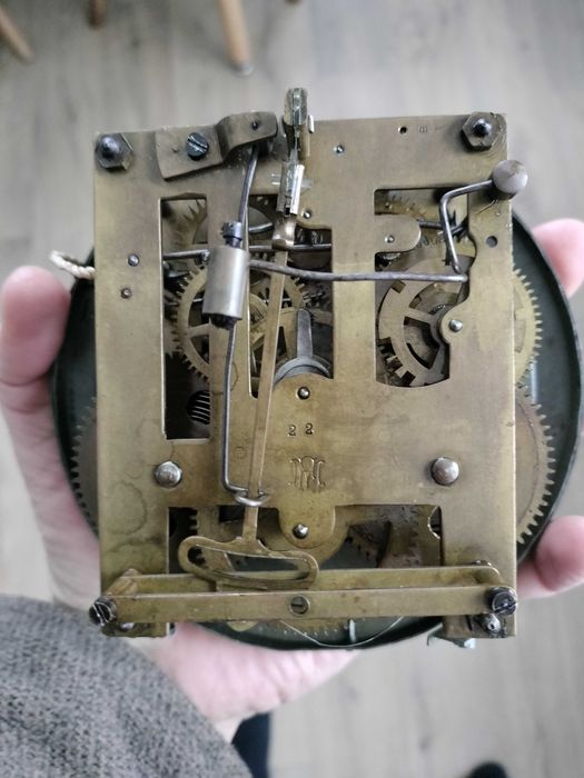 stary drewniany zegar wiszący