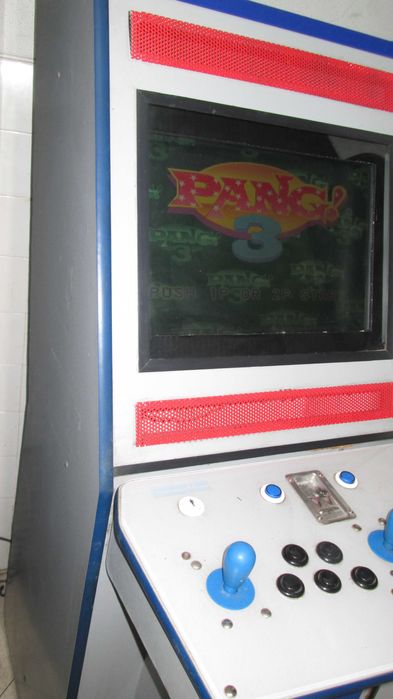 Máquina arcade com 1299 jogos  como nova, damos garantia