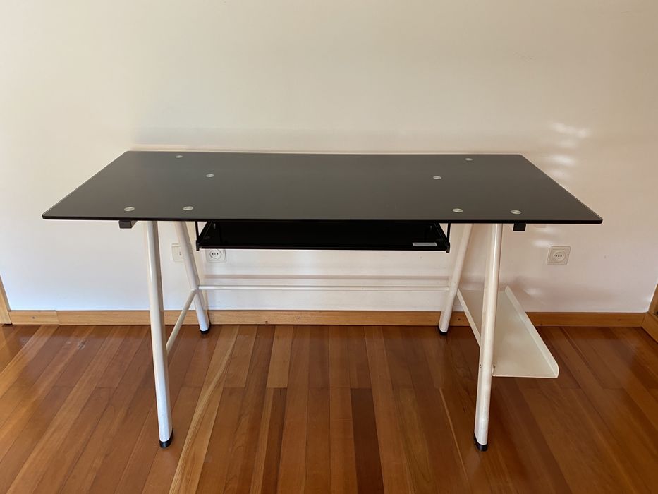 Secretaria com tampo em vidro