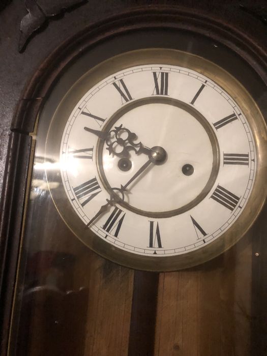 Продам большие настенные часы возрастом 140 лет