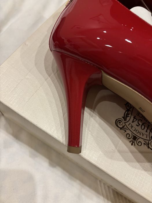 LASOCKI Skórzane lakierowane szpilki rozmiar 38