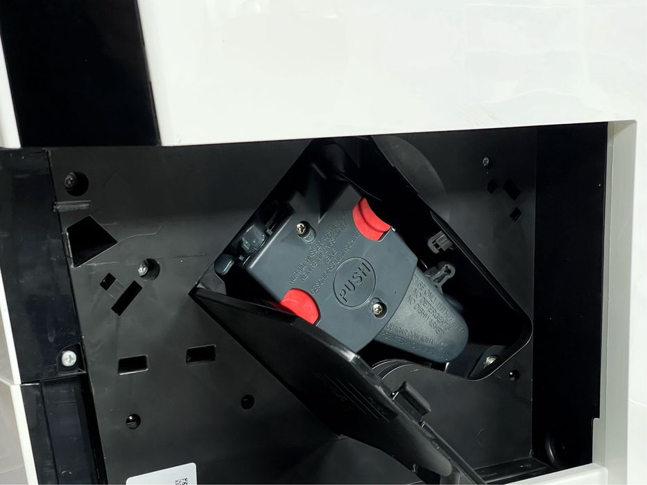 Кавомашина кавоварка Delonghi PrimaDonna Class EC 556.55.W СТАН НОВОЇ