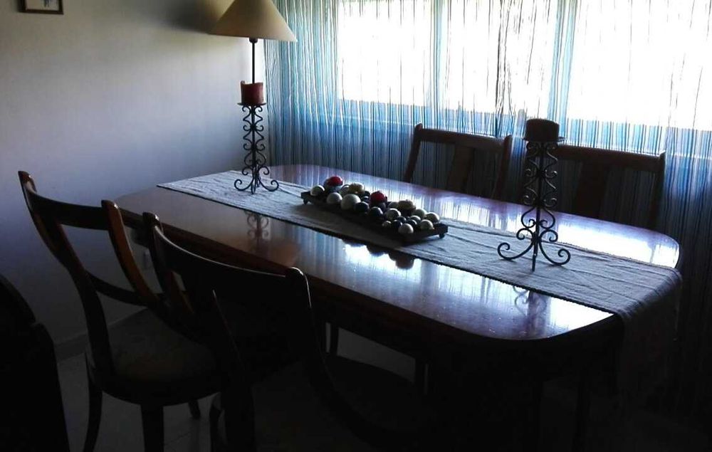 Conjunto de Sala de Jantar em Cerejeira