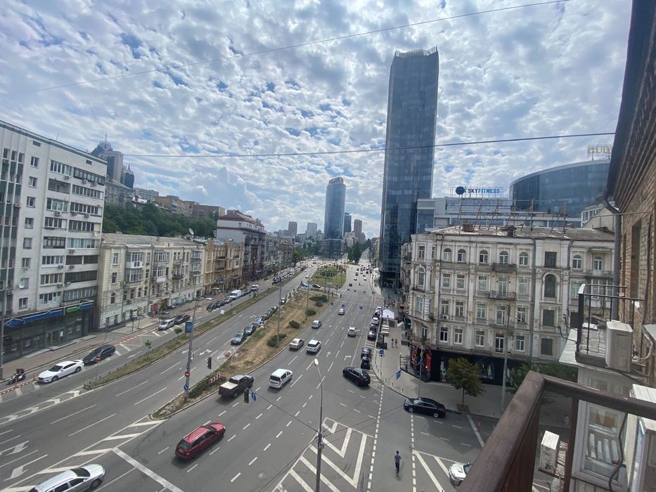 Подобово, Gulliver, Басейна 10, Хрещатик