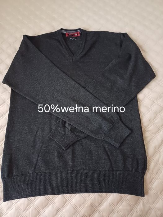 Szary sweter w serek 50%wełna merino L