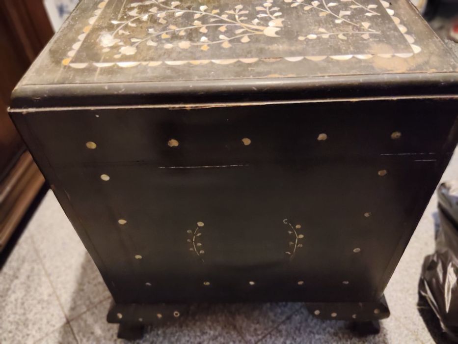 Arca baú com pendentes chinês