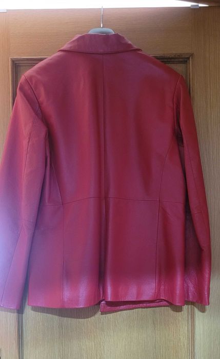 casaco vermelho pele