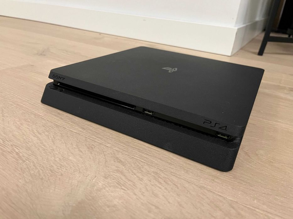 Konsola PS4 slim 2216A