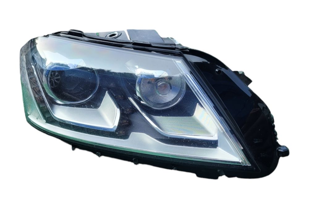 Ótica/Farol direito VW Passat B7