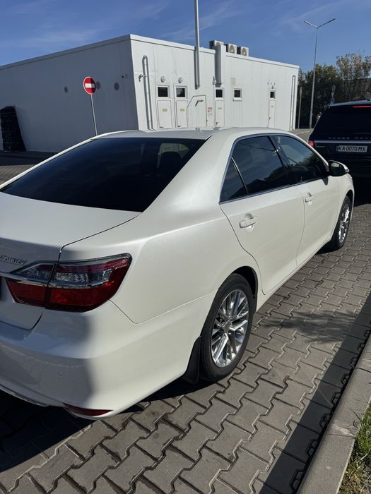 Автомобіль Toyota Camry
