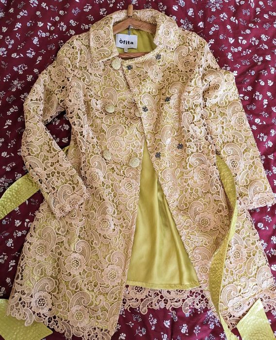 Пальто весняне мереживне гірчичного кольору