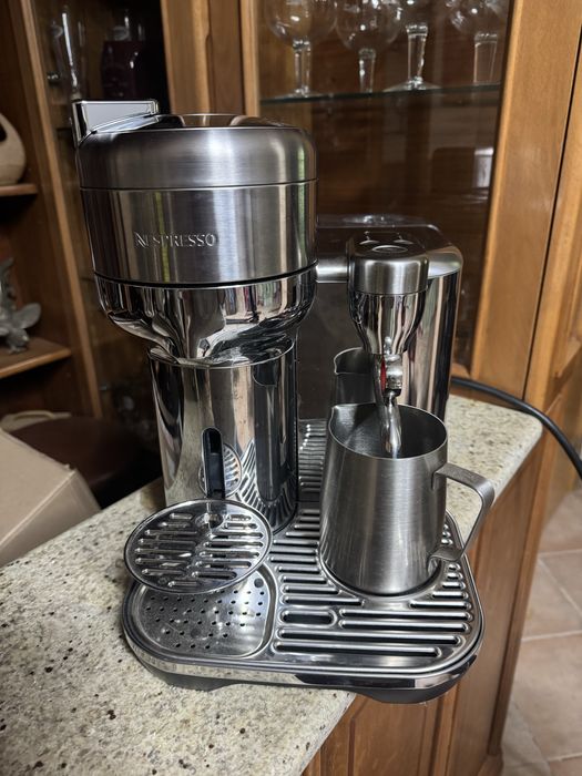 Maquina de cafe Nespresso Vertuo Creatista