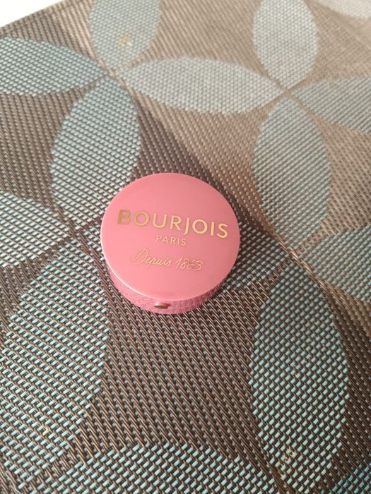 Róż Bourjois kultowy 33 lilas d'or Eveline