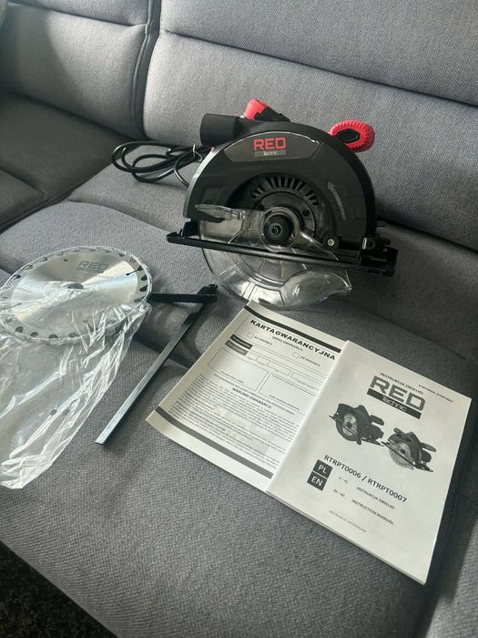 Pilarka tarczowa 2300W z odsysaniem pyłu 185 mm