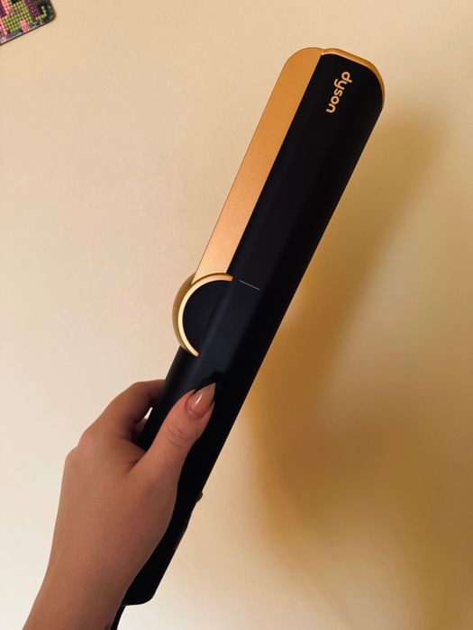 Dyson Airstrait