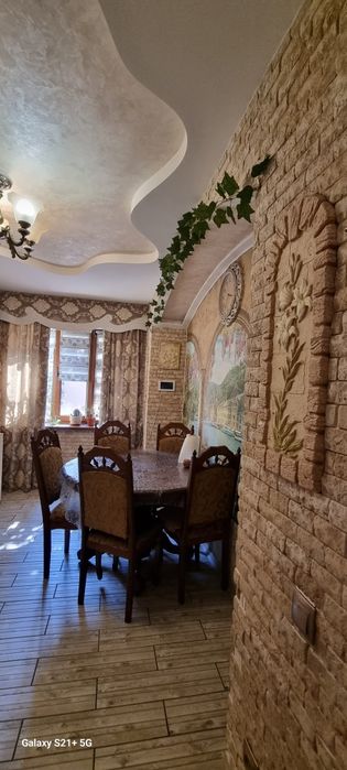 Актуально . Сучасний будинок в Херсоні . Гараж . Власний двір .
