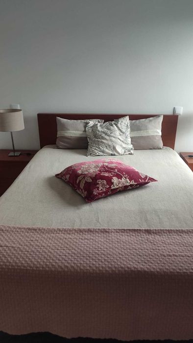 Cama de casal + estrado + colchão