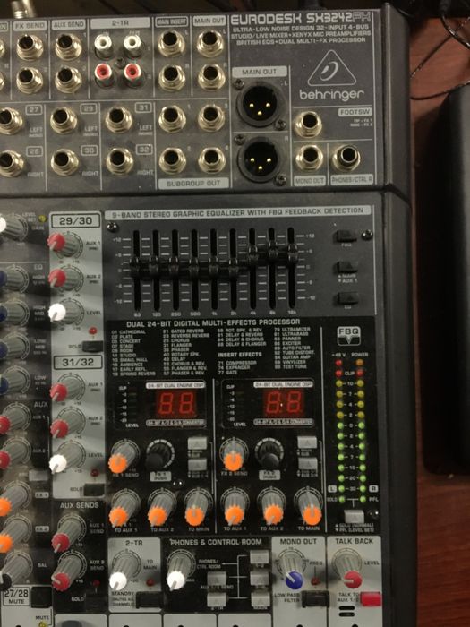 Аналоговий зуковий мікшер (пульт) Behringer Eurodesk SX3242FX
