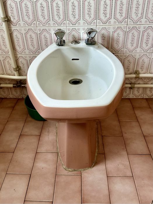 Louças de casa de banho - em bom estado