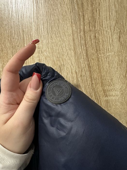 Kurtka puchowa Guess granatowa L