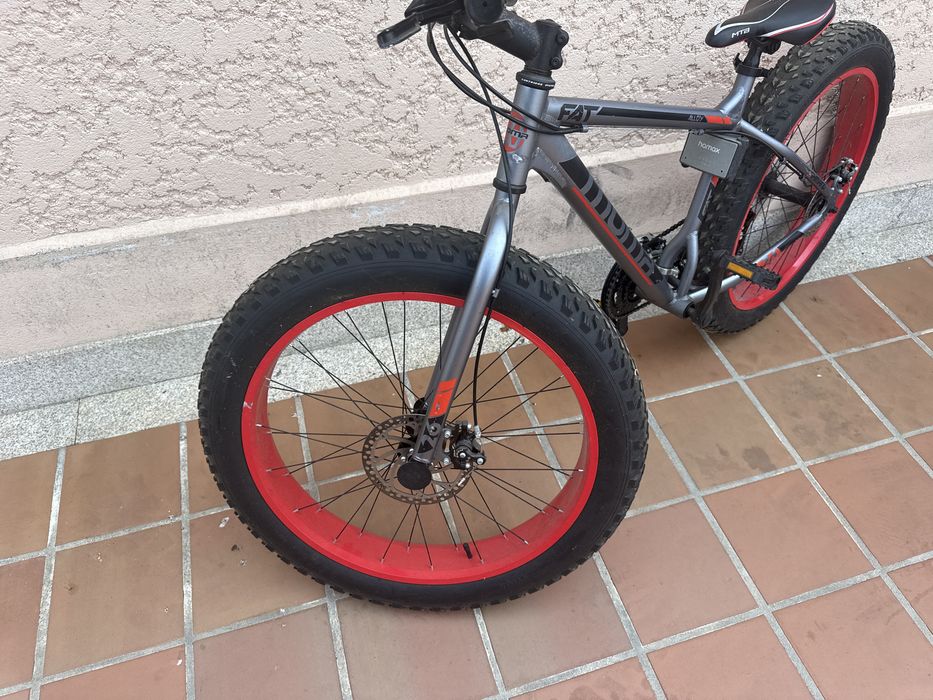 Bicicleta da marca MOMA FAT