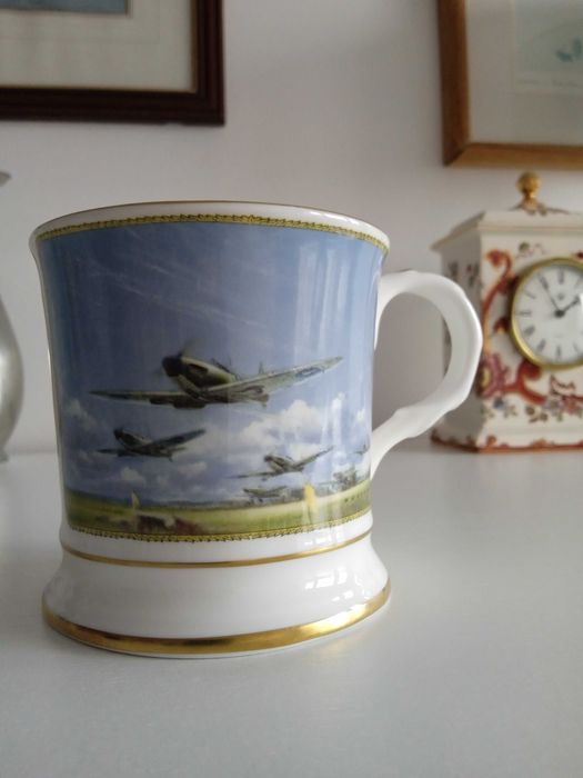 Kubek Coalport 1990 r. porcelana kostna 50. rocznica Bitwy o Anglię