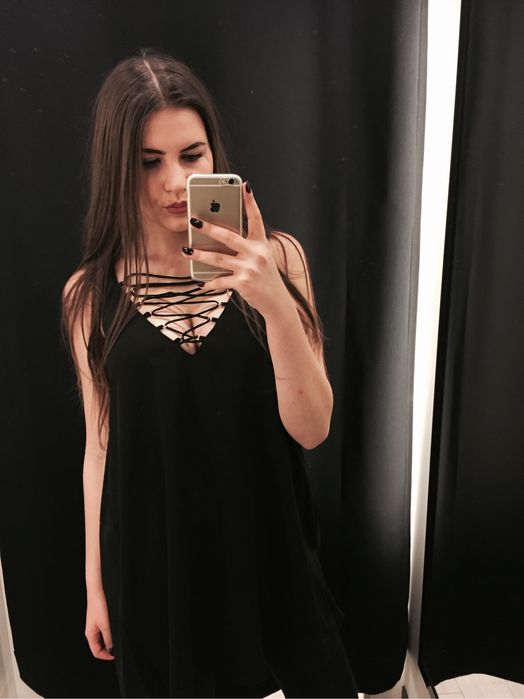 Sukienka z ozdobnymi sznurkami Mohito S