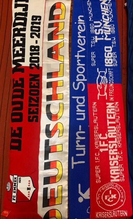 Шарфы спортивные/командные/футбольные. 4 шт. Один лот.