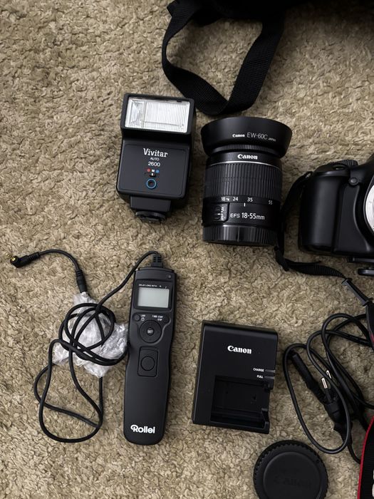 Kit Total Canon Eos 1100D + EF-S 18-55mm + EF 75-300 + Parasol EW-60C + Flash Vivitar Auto 2600 + Comando Rollei + Kit Limpeza + Tripé + Capa Silicone