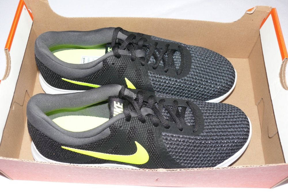OKAZJA Buty damskie NIKE REVOLUTION 4 EU 39 EU 24,5 CM