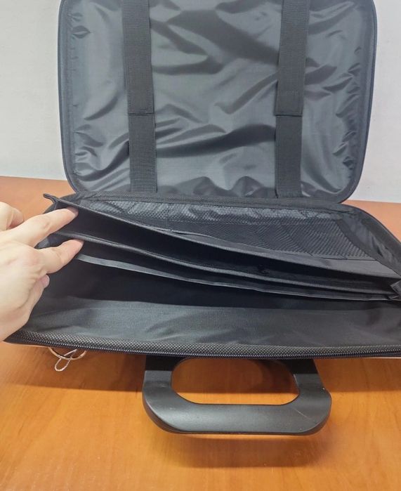 Granatowa teczka na laptop 15,6 cali
