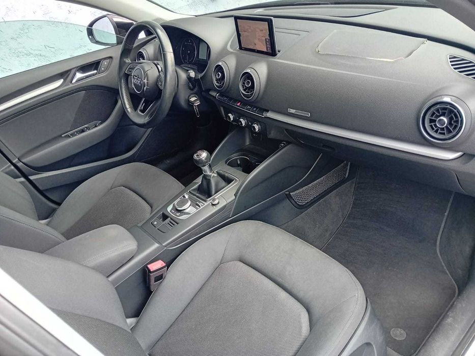 Audi A3 1.6 Sportback S-Line - Nacional ( pequeno sinistro )