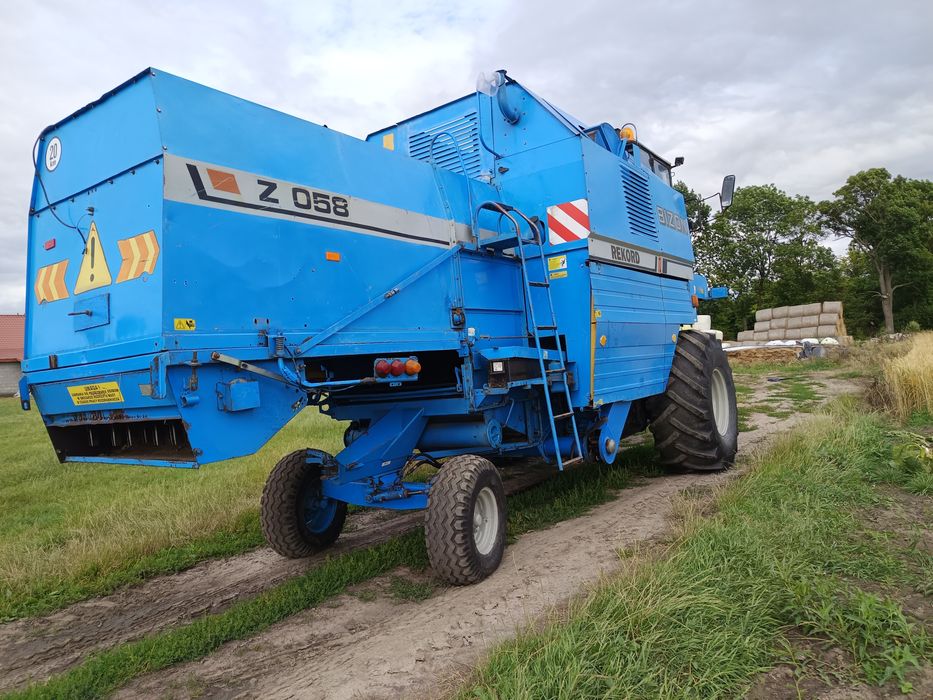 Kombajn zbożowy Bizon Rekord Z058. Niebieski ** Duża chlodnica **
