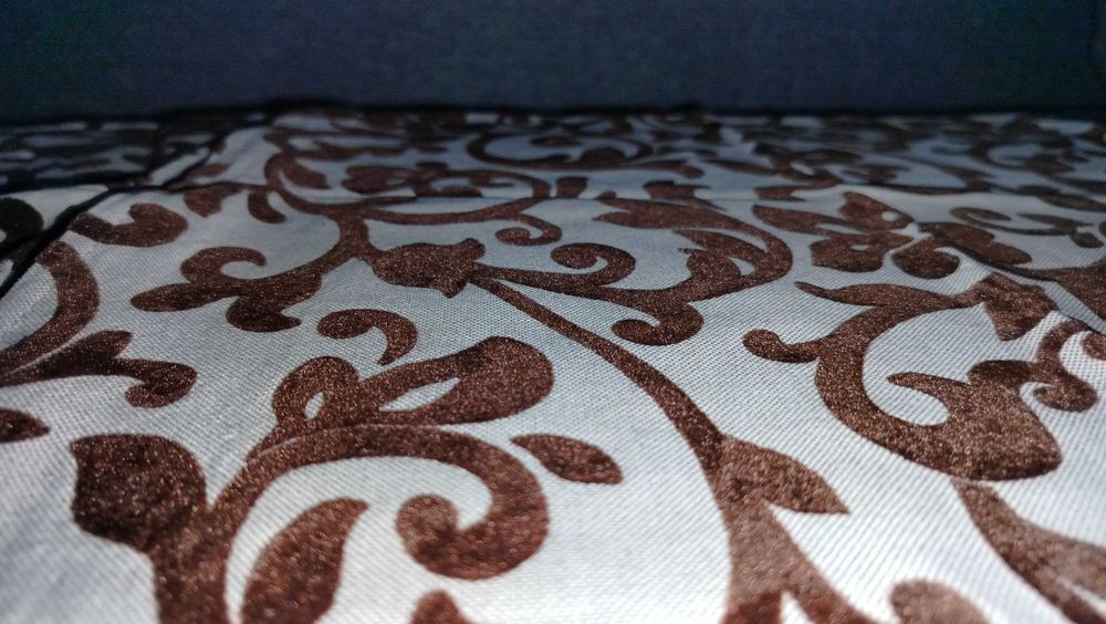 Dekoracyjne poszewki na poduszki brązowe kwiaty 2 szt 43 x 43