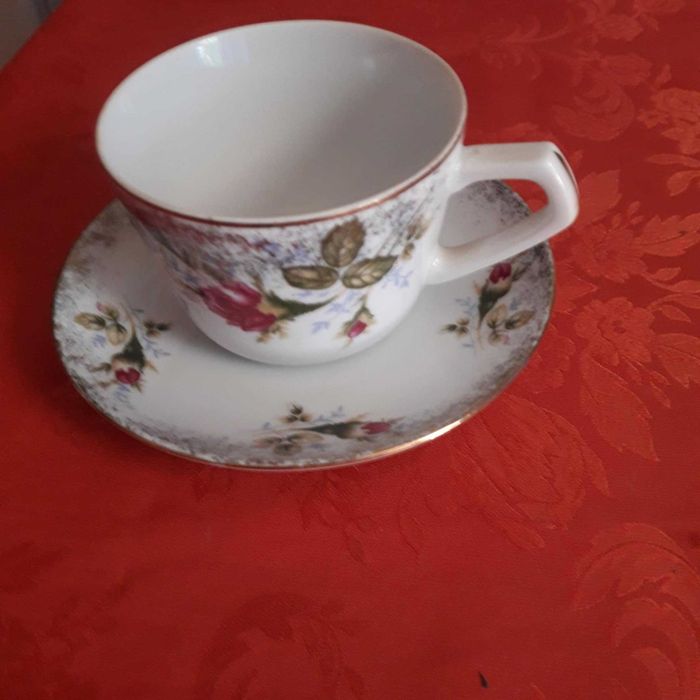 Filiżanki porcelanowe i talerzyki 2 sztuki