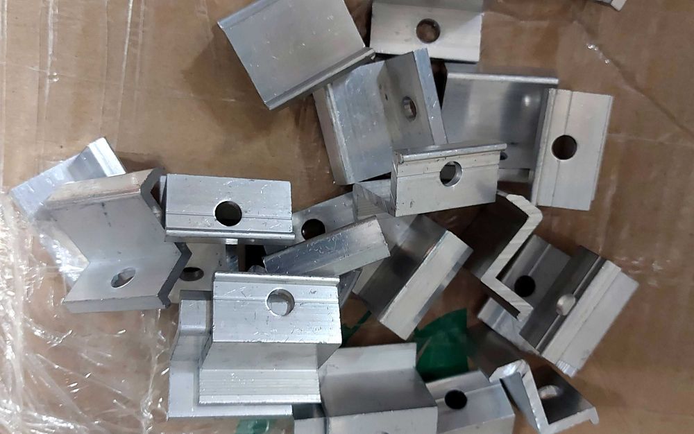 Профіль, та кріплення для сонячних панелей, баластні системи.